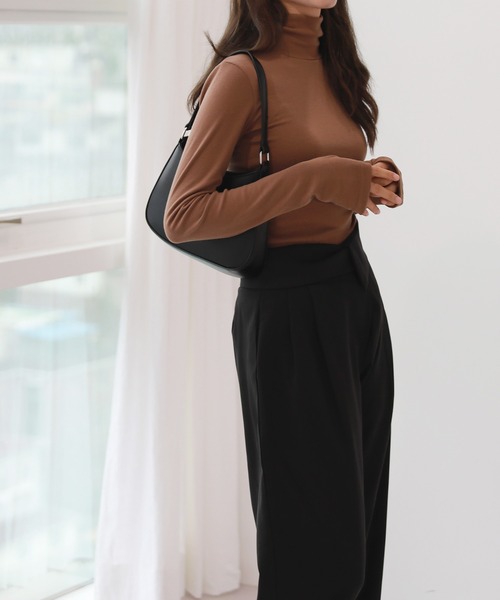 by muni:r(バイ ムニール)の「ワイド ストレートフィット スラックス(スラックス・レディース・ブラック/ベージュ・SMALL/MEDIUM)」の8枚目の写真