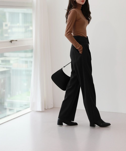 by muni:r(バイ ムニール)の「ワイド ストレートフィット スラックス(スラックス・レディース・ブラック/ベージュ・SMALL/MEDIUM)」の3枚目の写真