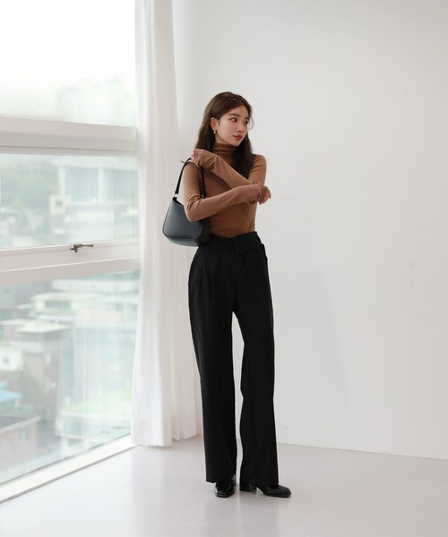 by muni:r(バイ ムニール)の「ワイド ストレートフィット スラックス(スラックス・レディース・ブラック/ベージュ・SMALL/MEDIUM)」の16枚目の写真