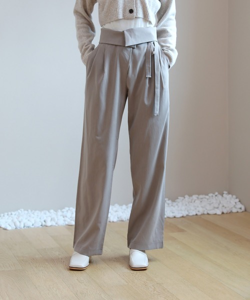 by muni:r(バイ ムニール)の「ワイド ストレートフィット スラックス(スラックス・レディース・ブラック/ベージュ・SMALL/MEDIUM)」の11枚目の写真