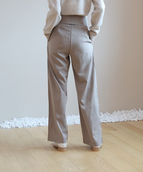 by muni:r(バイ ムニール)の「ワイド ストレートフィット スラックス(スラックス・レディース・ブラック/ベージュ・SMALL/MEDIUM)」の19枚目の写真