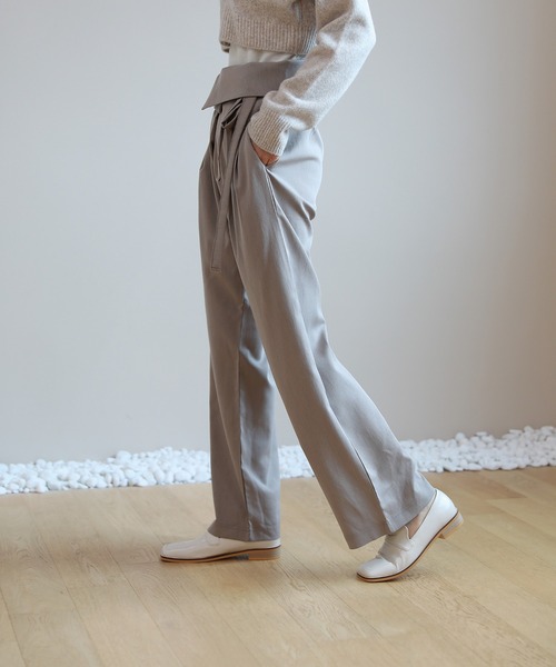 by muni:r(バイ ムニール)の「ワイド ストレートフィット スラックス(スラックス・レディース・ブラック/ベージュ・SMALL/MEDIUM)」の9枚目の写真