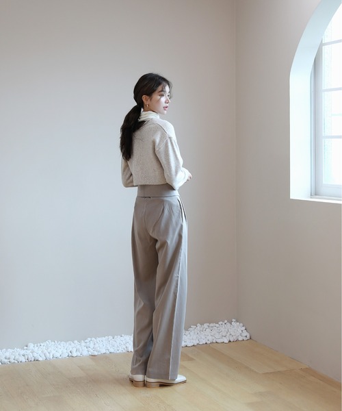 by muni:r(バイ ムニール)の「ワイド ストレートフィット スラックス(スラックス・レディース・ブラック/ベージュ・SMALL/MEDIUM)」の4枚目の写真