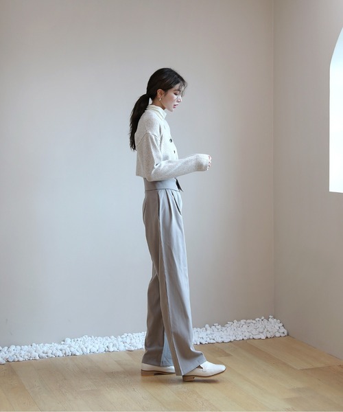 by muni:r(バイ ムニール)の「ワイド ストレートフィット スラックス(スラックス・レディース・ブラック/ベージュ・SMALL/MEDIUM)」の13枚目の写真