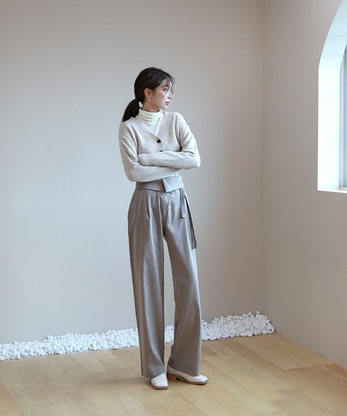 by muni:r(バイ ムニール)の「ワイド ストレートフィット スラックス(スラックス・レディース・ブラック/ベージュ・SMALL/MEDIUM)」の15枚目の写真