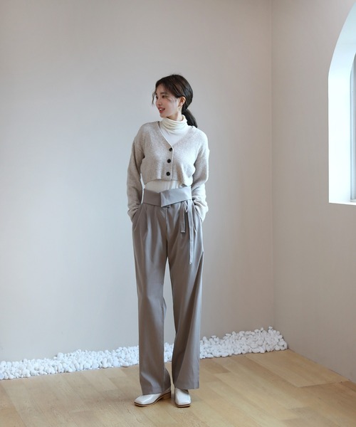 by muni:r(バイ ムニール)の「ワイド ストレートフィット スラックス(スラックス・レディース・ブラック/ベージュ・SMALL/MEDIUM)」の17枚目の写真