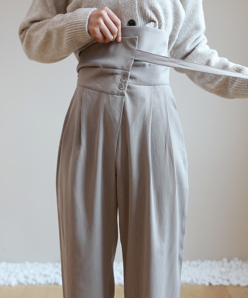 by muni:r(バイ ムニール)の「ワイド ストレートフィット スラックス(スラックス・レディース・ブラック/ベージュ・SMALL/MEDIUM)」の12枚目の写真