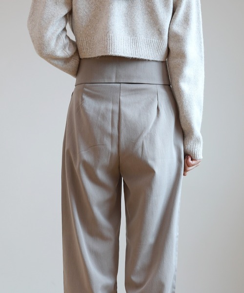 by muni:r(バイ ムニール)の「ワイド ストレートフィット スラックス(スラックス・レディース・ブラック/ベージュ・SMALL/MEDIUM)」の20枚目の写真
