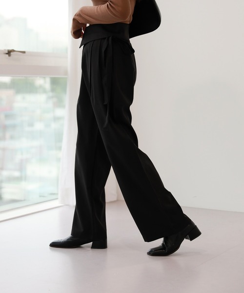 by muni:r(バイ ムニール)の「ワイド ストレートフィット スラックス(スラックス・レディース・ブラック/ベージュ・SMALL/MEDIUM)」の10枚目の写真