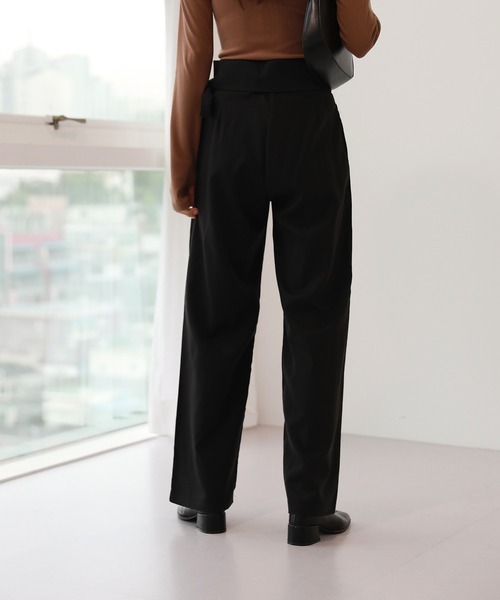 by muni:r(バイ ムニール)の「ワイド ストレートフィット スラックス(スラックス・レディース・ブラック/ベージュ・SMALL/MEDIUM)」の18枚目の写真