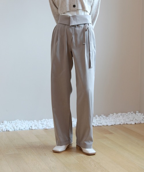 by muni:r(バイ ムニール)の「ワイド ストレートフィット スラックス(スラックス・レディース・ブラック/ベージュ・SMALL/MEDIUM)」の22枚目の写真