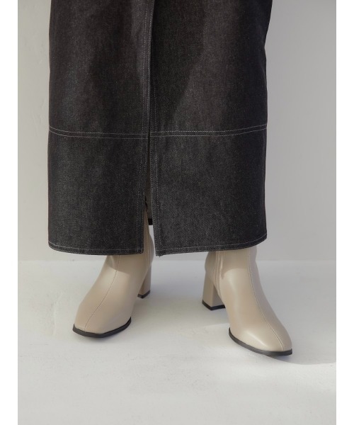 amel（エイメル）の「square toe short boots（ブーツ・レディース・ライトグレー・23.5cm/24.0cm/24.5cm/23.0cm/25.0cm）」の2枚目の写真