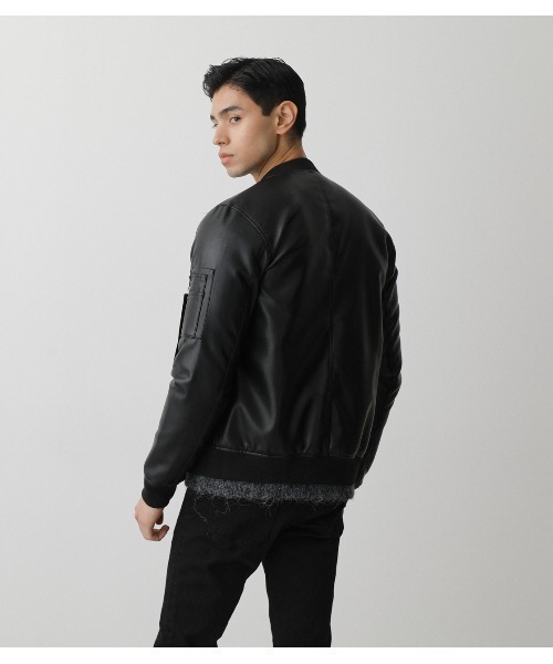 AZUL by moussy(アズールバイマウジー)の「FAUX LEATHER MA-1/フェイクレザーMA-1(MA-1・メンズ・オフホワイト/ブラック・SMALL/MEDIUM/LARGE)」の16枚目の写真