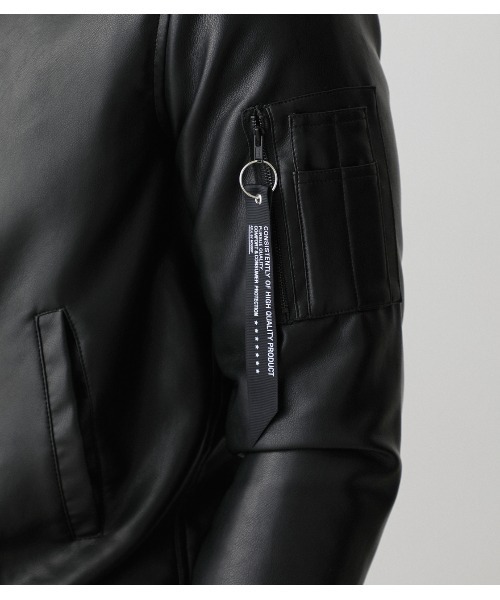 AZUL by moussy(アズールバイマウジー)の「FAUX LEATHER MA-1/フェイクレザーMA-1(MA-1・メンズ・オフホワイト/ブラック・SMALL/MEDIUM/LARGE)」の22枚目の写真