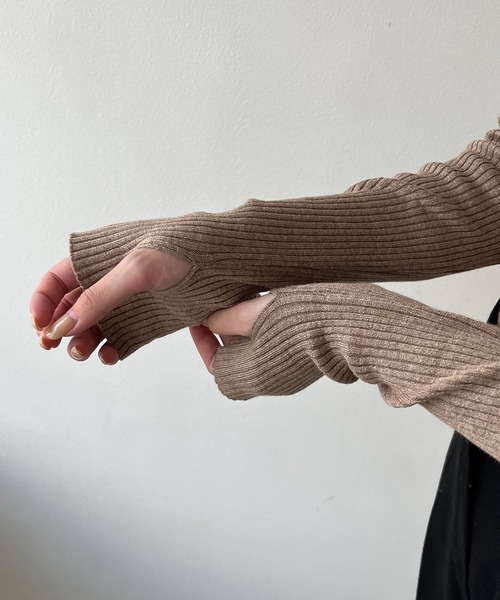 Amiur(エミレ)の「combination rib knit(ニット/セーター・レディース・ブラック/ベージュ/ラベンダー・FREE)」の19枚目の写真