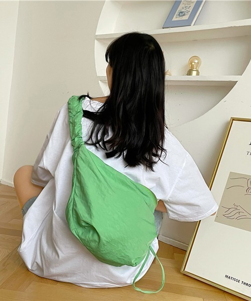 HALEY PESCA（ヘーリーペスカ）の「HALEY PESCA/大容量パステルカラー ショルダーバッグ（ショルダーバッグ・レディース・ホワイト/ブラック/ブルー/グリーン・FREE）」の4枚目の写真