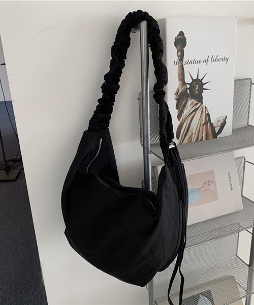 HALEY PESCA（ヘーリーペスカ）の「HALEY PESCA/大容量パステルカラー ショルダーバッグ（ショルダーバッグ・レディース・ホワイト/ブラック/ブルー/グリーン・FREE）」の11枚目の写真