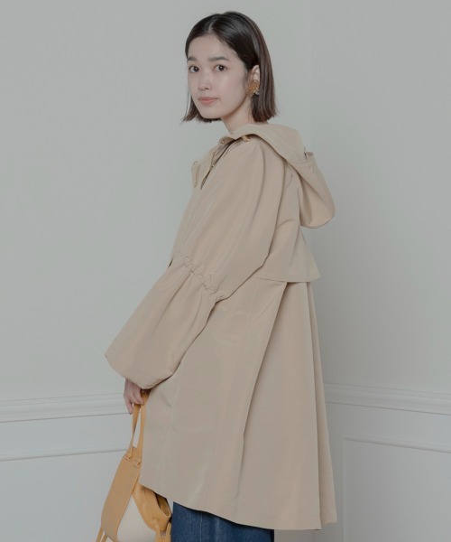 FURRY（ファーリー）の「【FURRY】ギャザースリーブフードコート（トレンチコート・レディース・ベージュ/ライトカーキ/キャメル・38）」の20枚目の写真