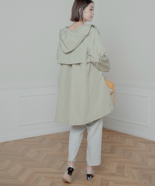 FURRY（ファーリー）の「【FURRY】ギャザースリーブフードコート（トレンチコート・レディース・ベージュ/ライトカーキ/キャメル・38）」の19枚目の写真