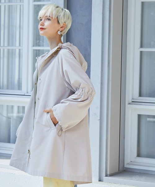 FURRY（ファーリー）の「【FURRY】ギャザースリーブフードコート（トレンチコート・レディース・ベージュ/ライトカーキ/キャメル・38）」の9枚目の写真