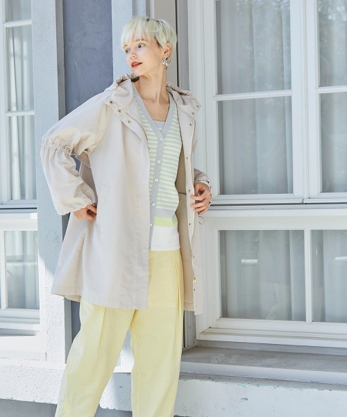 FURRY（ファーリー）の「【FURRY】ギャザースリーブフードコート（トレンチコート・レディース・ベージュ/ライトカーキ/キャメル・38）」の10枚目の写真