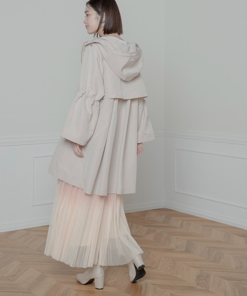 FURRY（ファーリー）の「【FURRY】ギャザースリーブフードコート（トレンチコート・レディース・ベージュ/ライトカーキ/キャメル・38）」の18枚目の写真