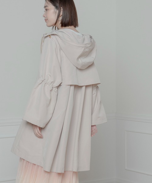 FURRY（ファーリー）の「【FURRY】ギャザースリーブフードコート（トレンチコート・レディース・ベージュ/ライトカーキ/キャメル・38）」の22枚目の写真