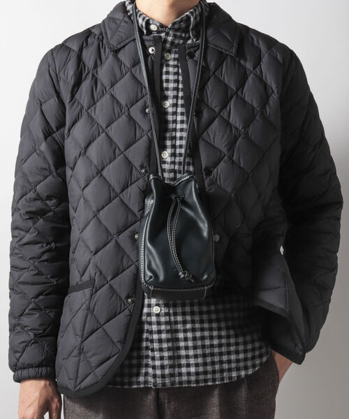 NOLLEY'S goodman(ノーリーズグッドマン)の「ルーヴル SMALL POUCH ポーチ ドローストリング バッグ 巾着(ショルダーバッグ・メンズ・ブラック/グレイッシュベージュ・FREE)」の5枚目の写真