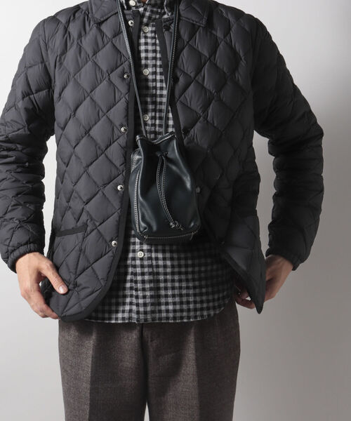 NOLLEY'S goodman(ノーリーズグッドマン)の「ルーヴル SMALL POUCH ポーチ ドローストリング バッグ 巾着(ショルダーバッグ・メンズ・ブラック/グレイッシュベージュ・FREE)」の7枚目の写真
