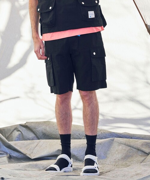 SHARE PARK(シェアパーク)の「【UNISEX】撥水加工 キャンプファイヤーカーゴショーツ(その他パンツ・メンズ・ブラック系/カーキ系/黄土色系・MEDIUM/X-LARGE/LARGE)」の2枚目の写真