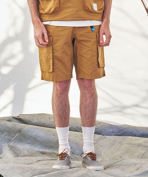 SHARE PARK(シェアパーク)の「【UNISEX】撥水加工 キャンプファイヤーカーゴショーツ(その他パンツ・メンズ・ブラック系/カーキ系/黄土色系・MEDIUM/X-LARGE/LARGE)」の1枚目の写真