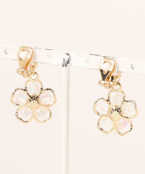 apres jour(アプレジュール)の「【apres jour×ARIAZ】メタルフラワーイヤリング(イヤリング・レディース・ゴールド・FREE)」の3枚目の写真