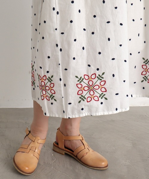 chambre de charme(シャンブルドゥシャーム)の「●石ころドットとお花刺繍 ワンピース(ワンピース・レディース・ブラック・FREE)」の9枚目の写真