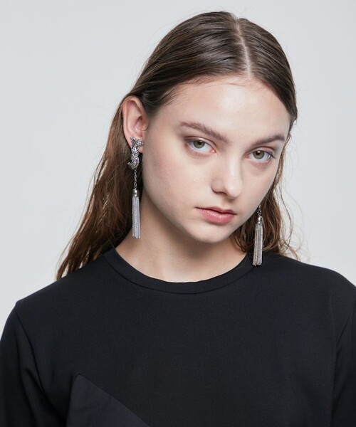 TOGA PULLA（トーガ　プルラ）の「【TOGA PULLA(トーガプルラ)】メタルフリンジイヤリング TP22-AK216（イヤリング・レディース・シルバー・FREE）」の6枚目の写真