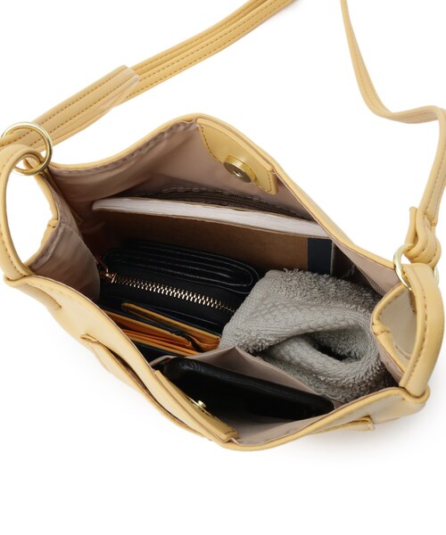 SHOO・LA・RUE（シューラルー）の「◆フロントポケットミニショルダーバッグ（ショルダーバッグ・レディース・ブラック/イエロー系その他/ライトベージュ・00）」の9枚目の写真