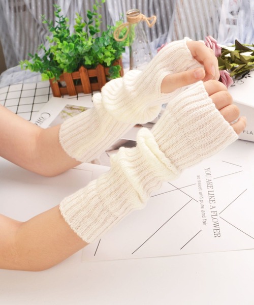 CLEA（クレア）の「リブニットアームカバー（アームカバー・レディース・ホワイト/ブラック・FREE）」の3枚目の写真