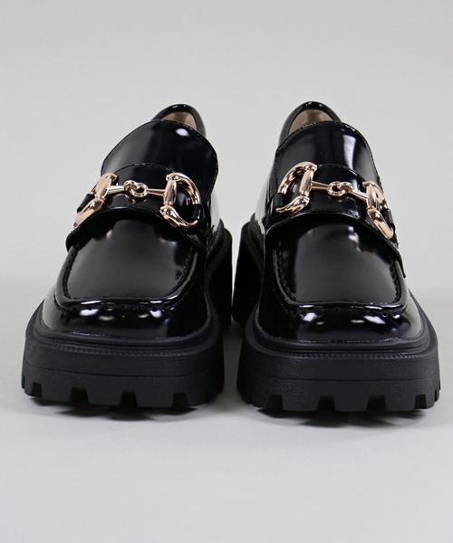 SPINNS（スピンズ）の「フェイクレザー厚底ビットローファー（ローファー・レディース・シルバー/ゴールド・S/M/L）」の8枚目の写真