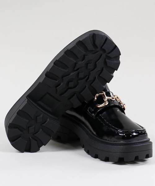 SPINNS（スピンズ）の「フェイクレザー厚底ビットローファー（ローファー・レディース・シルバー/ゴールド・S/M/L）」の11枚目の写真