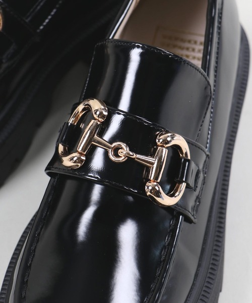 SPINNS（スピンズ）の「フェイクレザー厚底ビットローファー（ローファー・レディース・シルバー/ゴールド・S/M/L）」の12枚目の写真