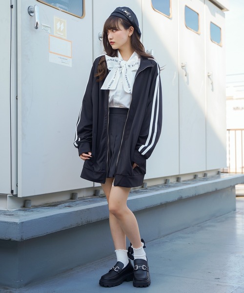 SPINNS（スピンズ）の「フェイクレザー厚底ビットローファー（ローファー・レディース・シルバー/ゴールド・S/M/L）」の14枚目の写真