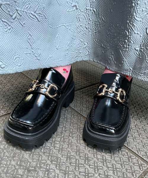 SPINNS（スピンズ）の「フェイクレザー厚底ビットローファー（ローファー・レディース・シルバー/ゴールド・S/M/L）」の22枚目の写真