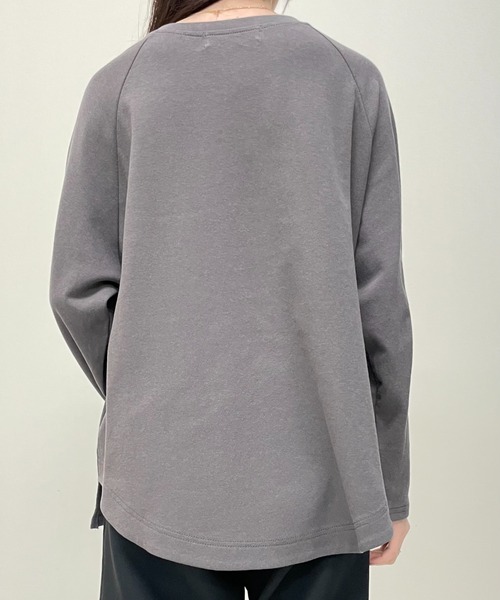 GLANCE(グランス)の「ポケット付きロングTシャツ(Tシャツ/カットソー・レディース・ブラック/カーキ/グレー/ホワイト/ブラウン・38)」の21枚目の写真