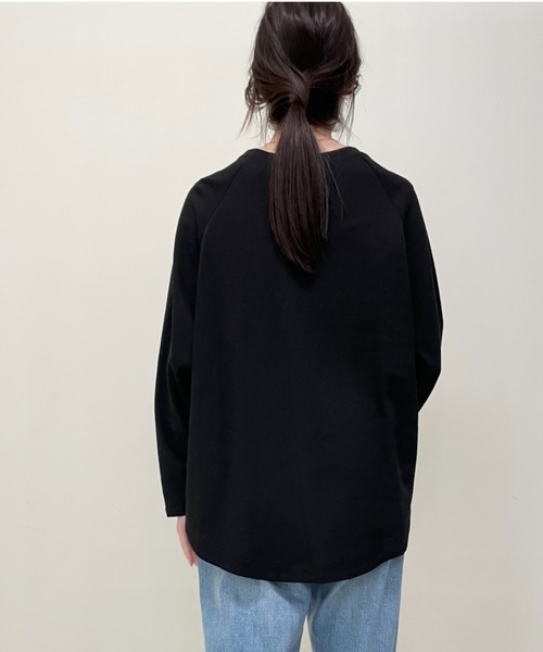 GLANCE(グランス)の「ポケット付きロングTシャツ(Tシャツ/カットソー・レディース・ブラック/カーキ/グレー/ホワイト/ブラウン・38)」の9枚目の写真