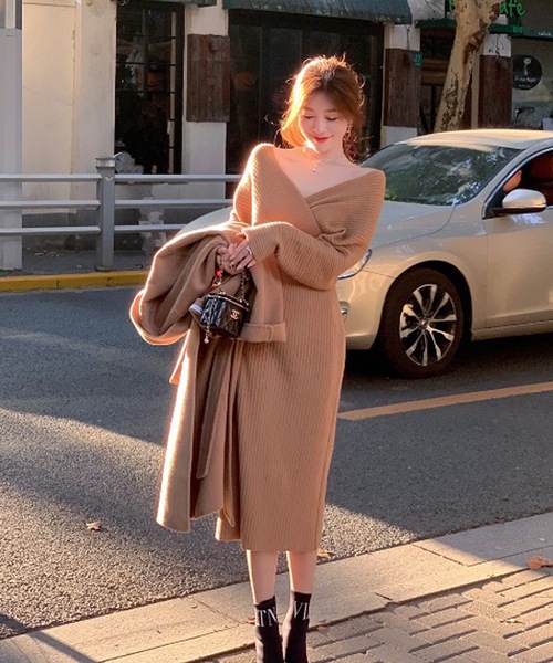 LUGG NAGG(ラグナグ)の「カシュクールリブ編みニットワンピース(ワンピース・レディース・コーラルピンク/ブラウン/ベージュ/ブラック/オリーブ/ブルー・M)」の3枚目の写真