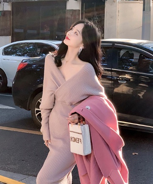 LUGG NAGG(ラグナグ)の「カシュクールリブ編みニットワンピース(ワンピース・レディース・コーラルピンク/ブラウン/ベージュ/ブラック/オリーブ/ブルー・M)」の6枚目の写真