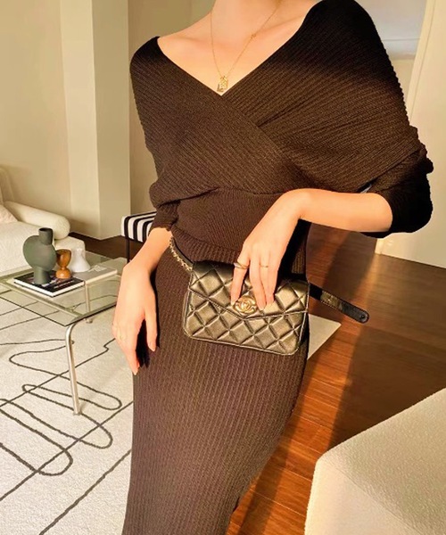 LUGG NAGG(ラグナグ)の「カシュクールリブ編みニットワンピース(ワンピース・レディース・コーラルピンク/ブラウン/ベージュ/ブラック/オリーブ/ブルー・M)」の16枚目の写真