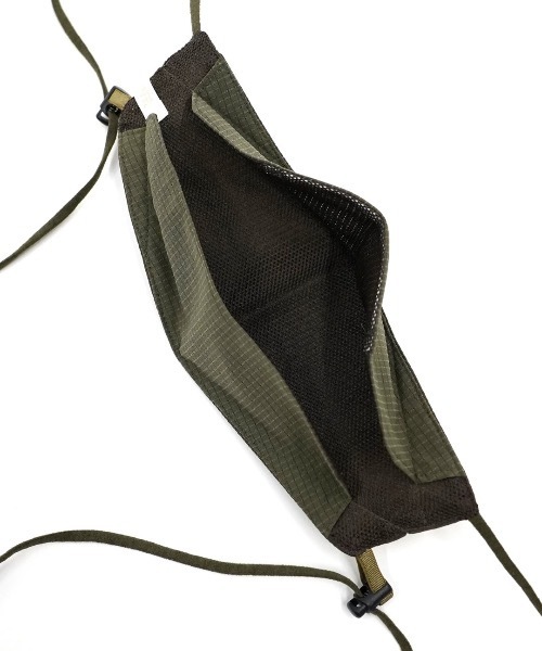 TROVE（トローヴ）の「TROVE / SUMMER 3D FACE MASK +NECK STRAP（マスク・メンズ・カーキ・S）」の2枚目の写真