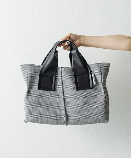 Kawa-Kawa（カワカワ）の「【kawa-kawa】NO1322 wet tradトートバッグ　Mサイズ（トートバッグ・レディース・チャコールグレー/グレー・FREE）」の12枚目の写真