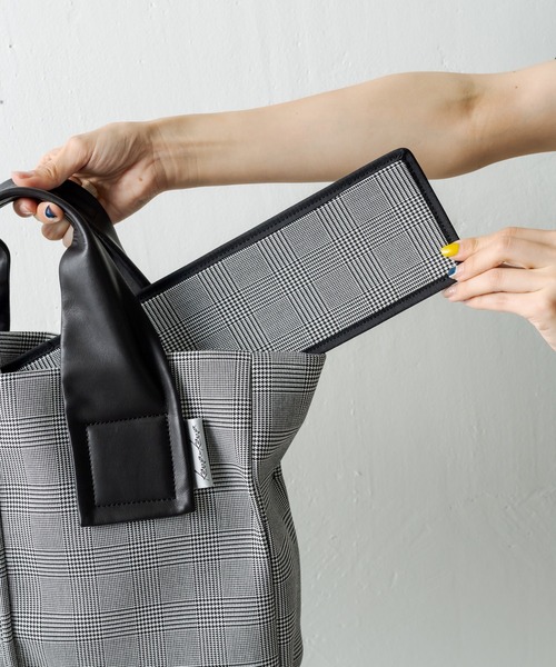 Kawa-Kawa（カワカワ）の「【kawa-kawa】NO1322 wet tradトートバッグ　Mサイズ（トートバッグ・レディース・チャコールグレー/グレー・FREE）」の6枚目の写真