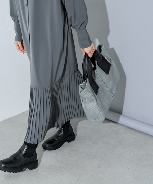 Kawa-Kawa（カワカワ）の「【kawa-kawa】NO1322 wet tradトートバッグ　Mサイズ（トートバッグ・レディース・チャコールグレー/グレー・FREE）」の3枚目の写真